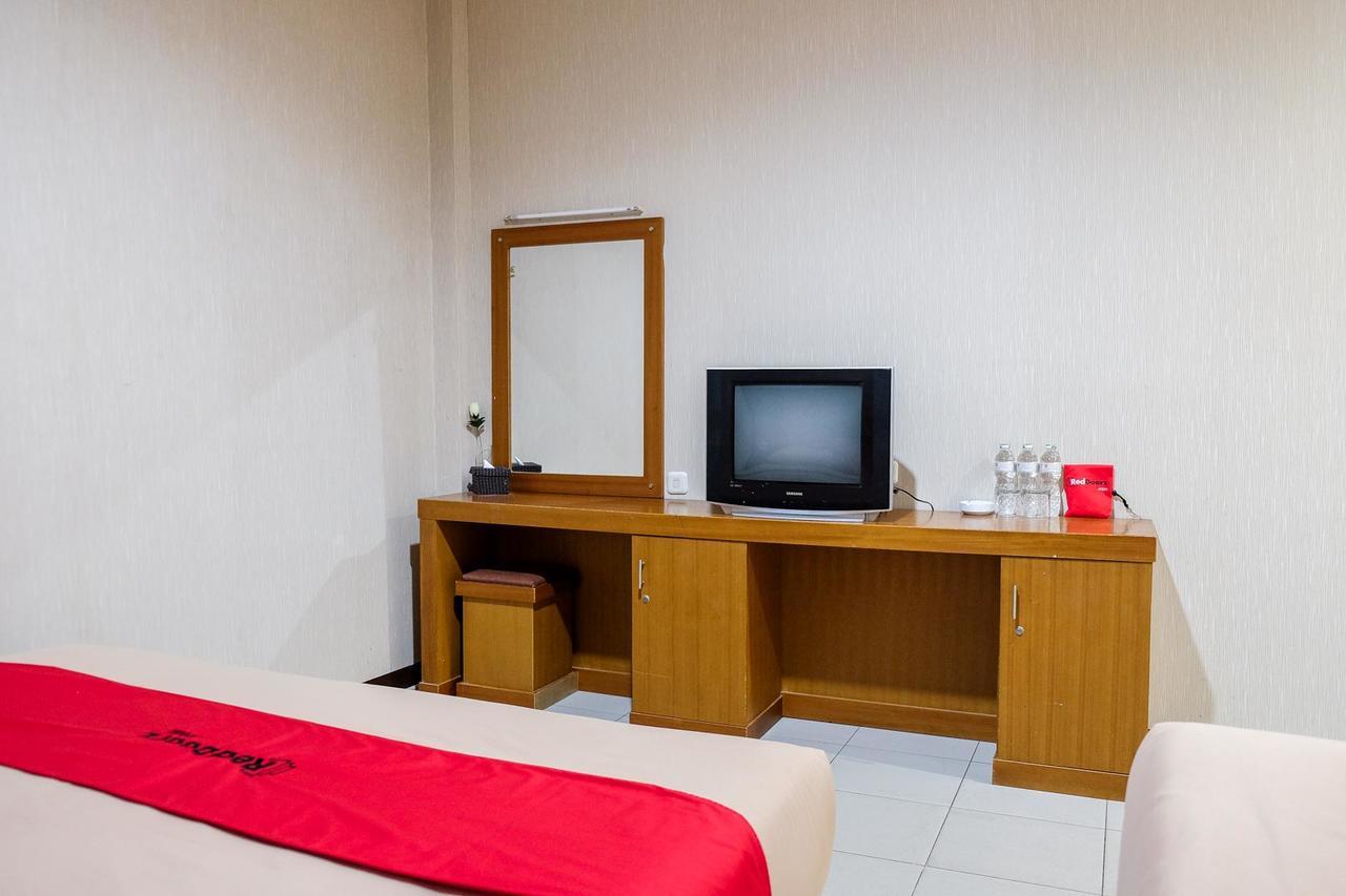 Reddoorz Plus Near Living World Pakanbaru Exteriör bild